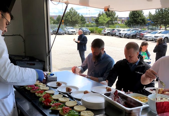 Lunchservering från Foodtrucken